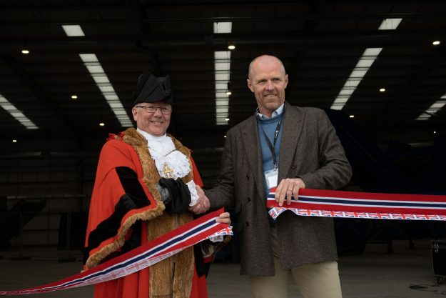 gem1 Opening of Geminor Hull